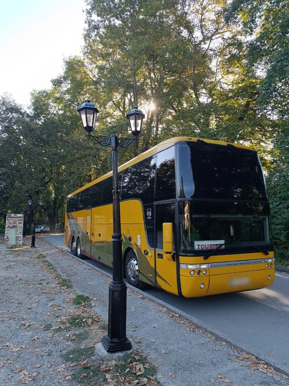 Автобус Van Hool T918 на вулиці європейського міста