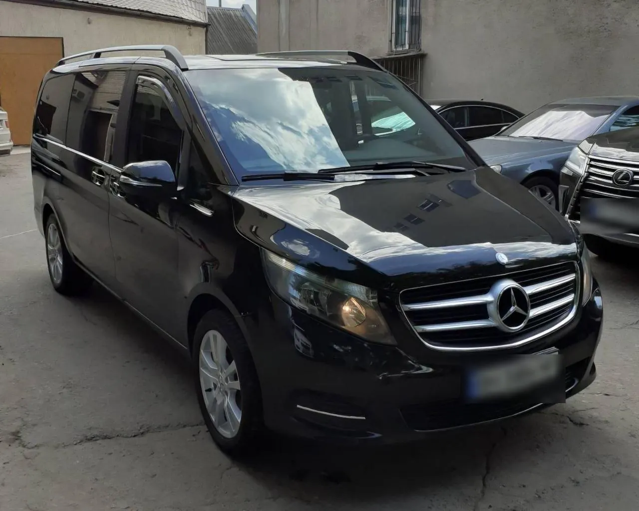 Мінівен бізнес-класу Mercedes-Benz V-Class